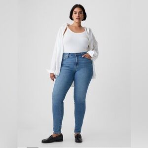 NWT Gap Women’s True Skinny Mid Rise Stretch Blue Jeans with Washwell Size 33 L